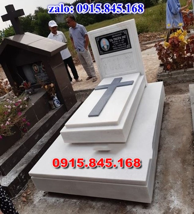 lăng mộ đá ông bà bố mẹ gia đình, mộ mồ mả đá xanh granite hoa cương nguyên khối, mộ tháp đá bảo tháp mộ sư để thờ tro cốt, mộ đôi tròn tam cấp đơn giản, mộ đá xanh đen xám trắng vàng cẩm thạch, mộ ốp chụp xi măng bán sẵn, Nơi chỗ địa chỉ xưởng làm sản xuất mộ đá mỹ nghệ điêu khắc, mộ đá công giáo đạo thiên chúa, thiết kế tư vấn vẽ mộ đá kích thước phong thủy, bia mộ đá song thân phu thê vợp chồng, kim tĩnh huyệt mộ chôn tươi kích thước lớn, mộ hậu bành đơn giản, lăng mộ đá ninh bình, mộ hung hỏa địa táng, mộ có 1 một 2 hai ba 3 mái đao che, mộ đá ninh bình thanh hóa xanh rêu, chi phí xây mộ đá lắp đặt tận nơi trọn gói,