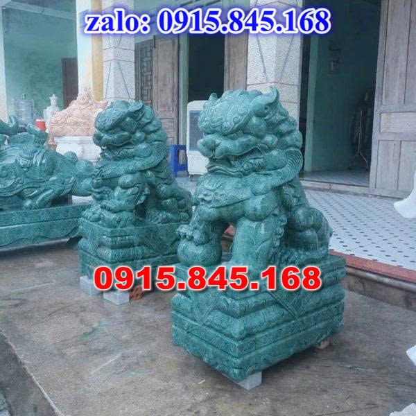 nhà thờ họ, từ đường gia tộc, lan can đá, cổng đá tam quan tứ trụ, cột đá đồng trụ, đá lát sân bậc thềm, tượng rồng đá, tượng nghê đá, tượng sư tử đá, tượng chó đá, tượng kỳ lân đá, chiếu rồng bằng đá, cột hiên hè, ngưỡng cửa đá, bịt bậc đá, hàng rào đá, tường bao đá, cuốn thư đá, bình phong đá, tắc môn đá, cây hương thờ thần linh, miếu thờ thần linh, am thờ thần linh,